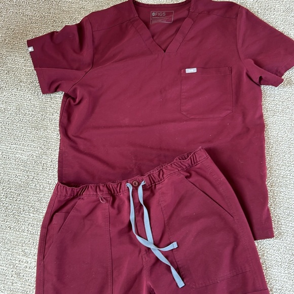 Figs Other - FIGS SET IN BURGUNDY LARGE. Chisec Scrub with squared V neck. CAIRO CARGO pants.